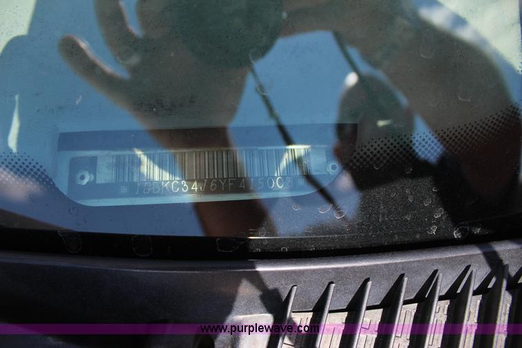 image for item J4410 2000 Chevrolet 3500HD propane tank hauler truck