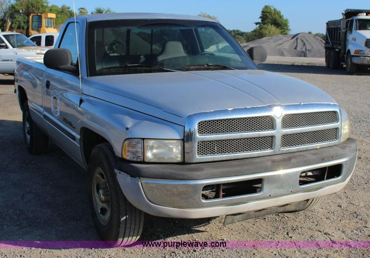 image for item J4416 2001 Dodge Ram 1500 pickup truck