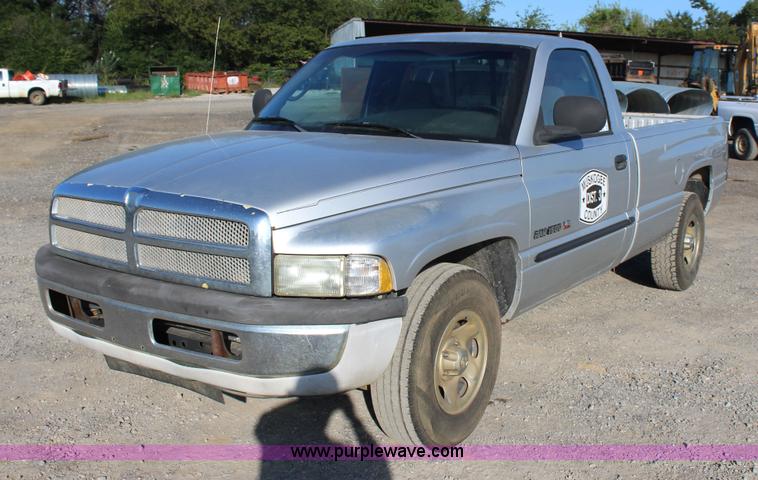 image for item J4416 2001 Dodge Ram 1500 pickup truck