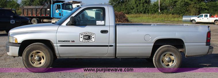 image for item J4416 2001 Dodge Ram 1500 pickup truck