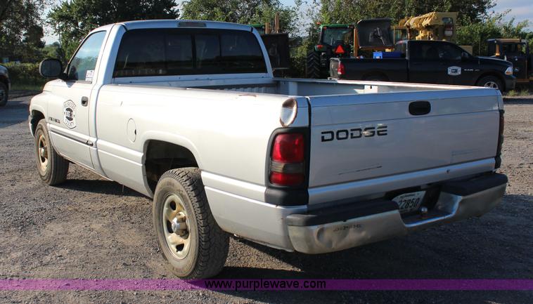 image for item J4416 2001 Dodge Ram 1500 pickup truck