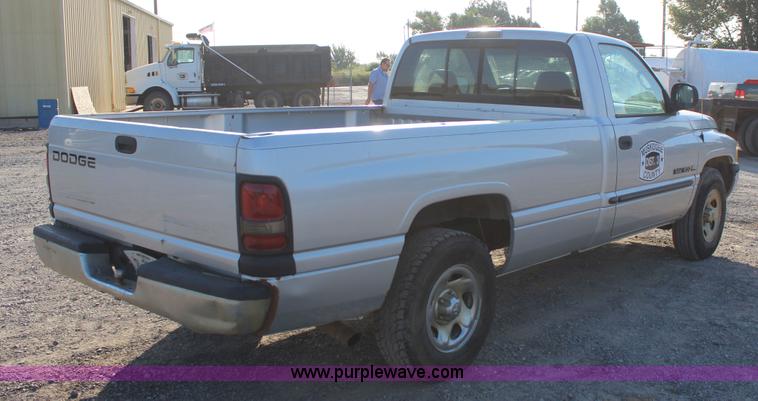 image for item J4416 2001 Dodge Ram 1500 pickup truck