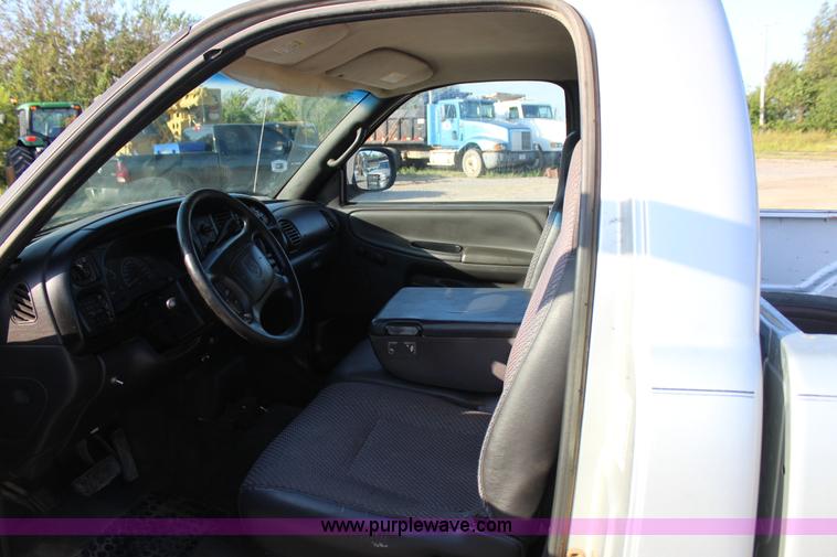 image for item J4416 2001 Dodge Ram 1500 pickup truck