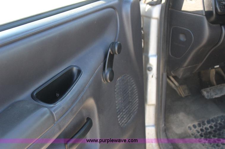 image for item J4416 2001 Dodge Ram 1500 pickup truck