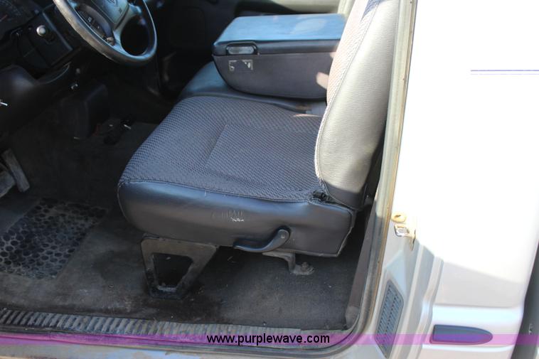 image for item J4416 2001 Dodge Ram 1500 pickup truck