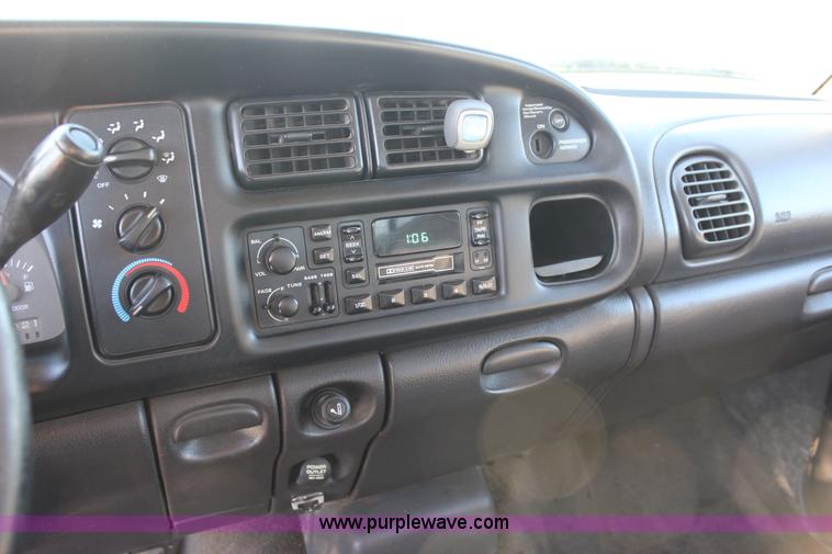 image for item J4416 2001 Dodge Ram 1500 pickup truck