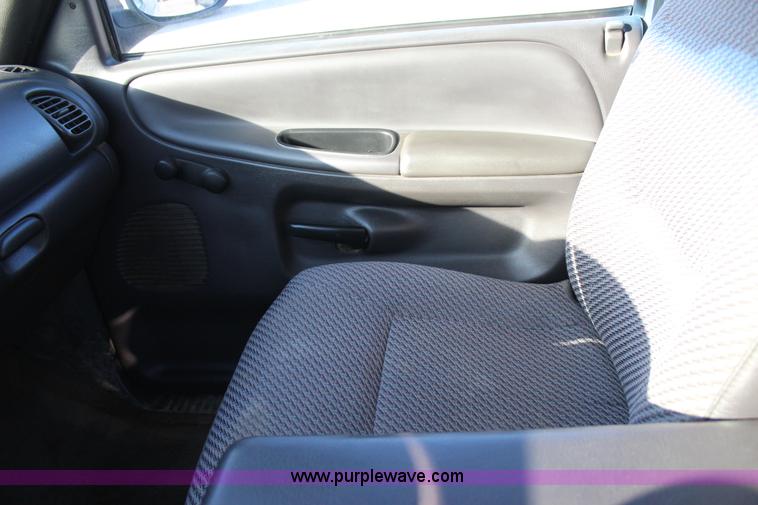 image for item J4416 2001 Dodge Ram 1500 pickup truck