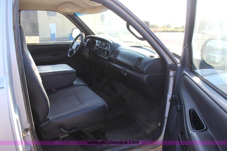 image for item J4416 2001 Dodge Ram 1500 pickup truck