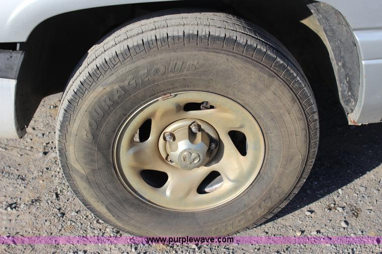 image for item J4416 2001 Dodge Ram 1500 pickup truck