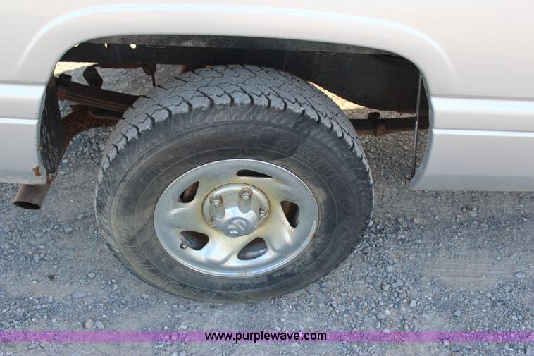 image for item J4416 2001 Dodge Ram 1500 pickup truck