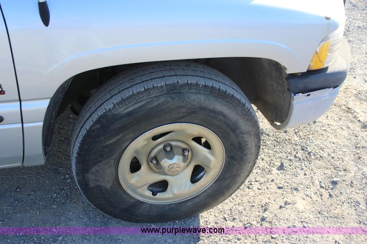 image for item J4416 2001 Dodge Ram 1500 pickup truck