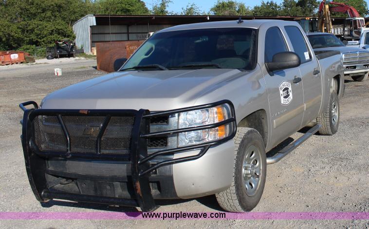 image for item J4417 2007 Chevrolet Silverado 1500 Crew Cab pickup truck