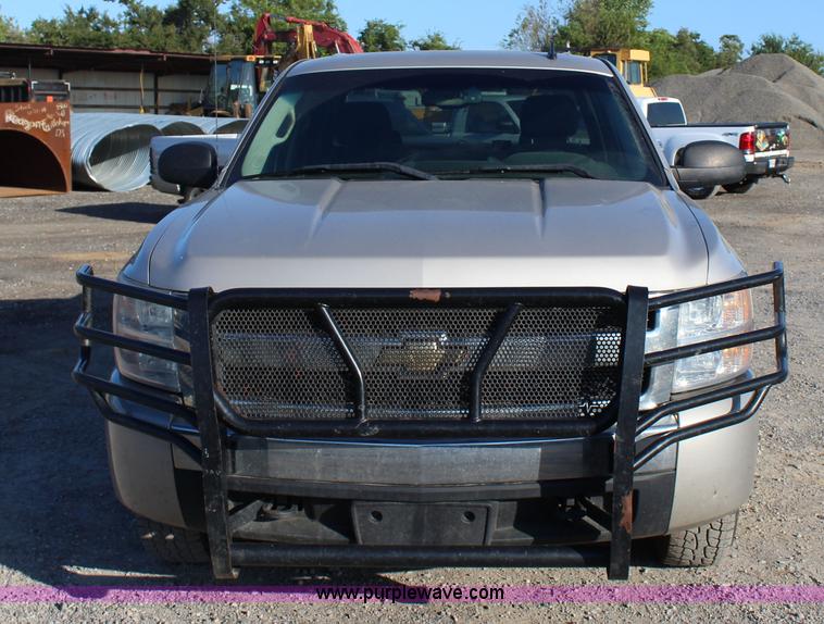 image for item J4417 2007 Chevrolet Silverado 1500 Crew Cab pickup truck