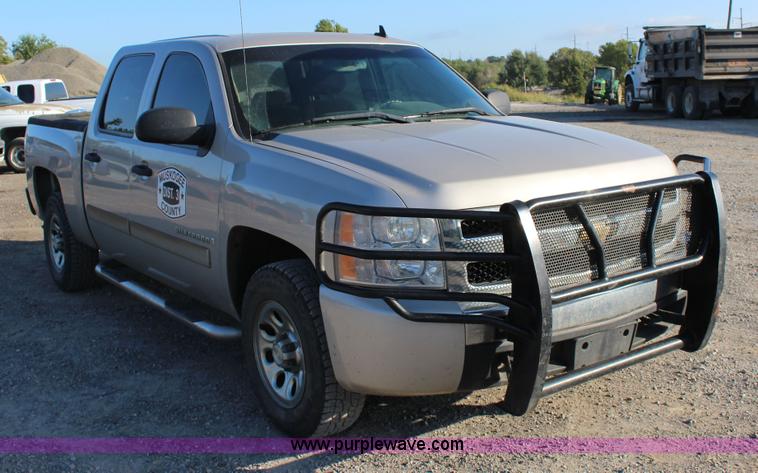 image for item J4417 2007 Chevrolet Silverado 1500 Crew Cab pickup truck