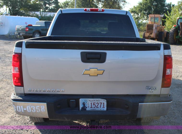 image for item J4417 2007 Chevrolet Silverado 1500 Crew Cab pickup truck