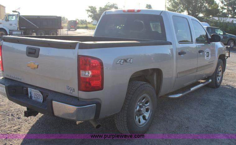 image for item J4417 2007 Chevrolet Silverado 1500 Crew Cab pickup truck