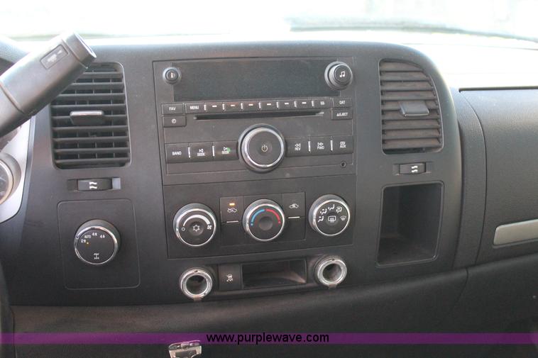 image for item J4417 2007 Chevrolet Silverado 1500 Crew Cab pickup truck