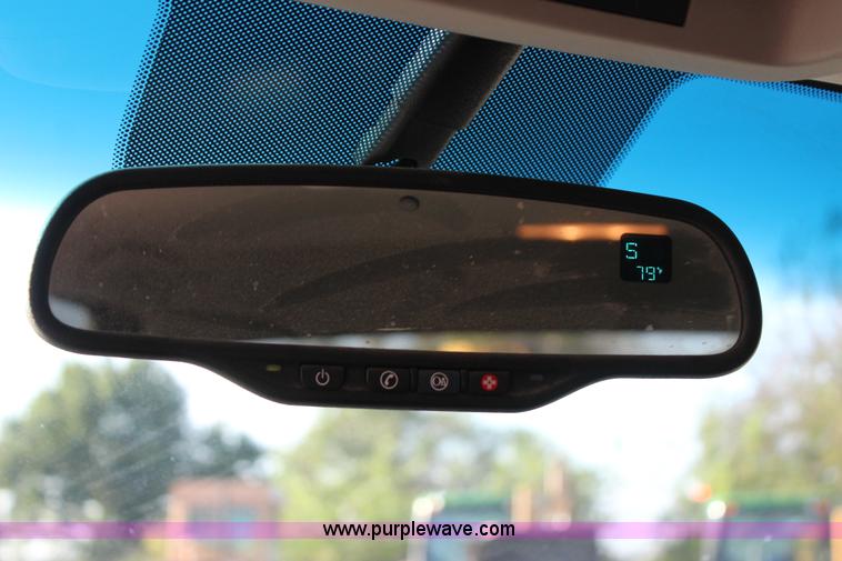 image for item J4417 2007 Chevrolet Silverado 1500 Crew Cab pickup truck