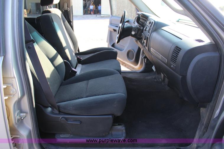 image for item J4417 2007 Chevrolet Silverado 1500 Crew Cab pickup truck