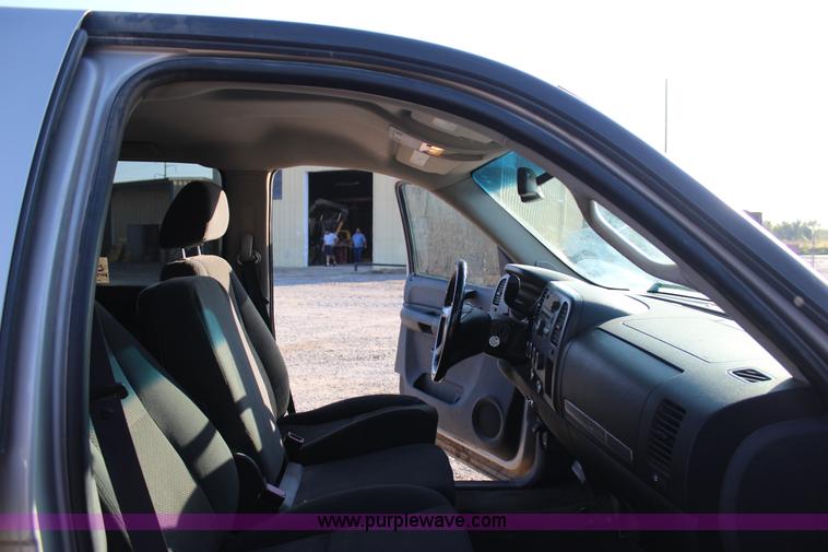 image for item J4417 2007 Chevrolet Silverado 1500 Crew Cab pickup truck