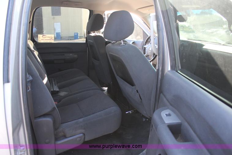 image for item J4417 2007 Chevrolet Silverado 1500 Crew Cab pickup truck