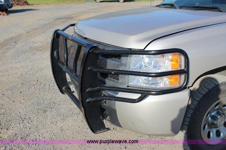 image for item J4417 2007 Chevrolet Silverado 1500 Crew Cab pickup truck