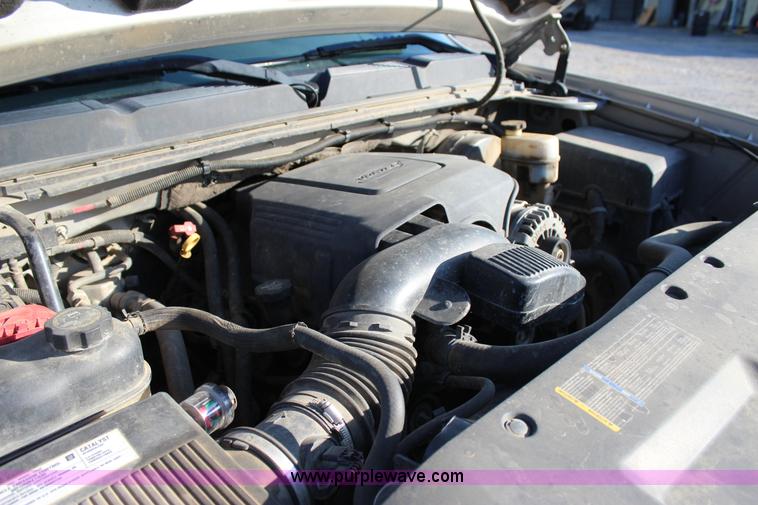 image for item J4417 2007 Chevrolet Silverado 1500 Crew Cab pickup truck