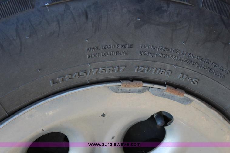 image for item J4417 2007 Chevrolet Silverado 1500 Crew Cab pickup truck