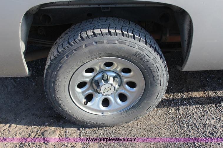 image for item J4417 2007 Chevrolet Silverado 1500 Crew Cab pickup truck