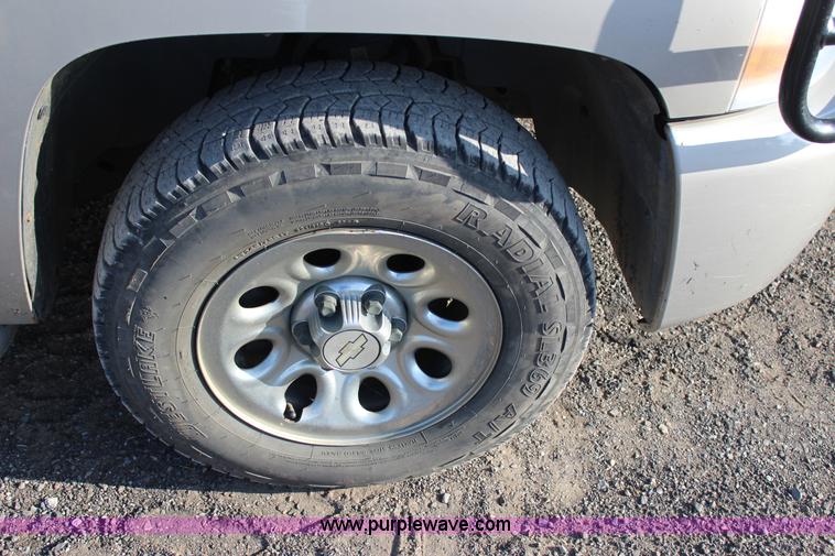 image for item J4417 2007 Chevrolet Silverado 1500 Crew Cab pickup truck
