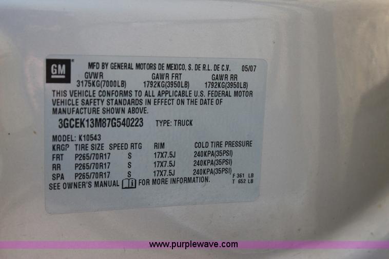 image for item J4417 2007 Chevrolet Silverado 1500 Crew Cab pickup truck