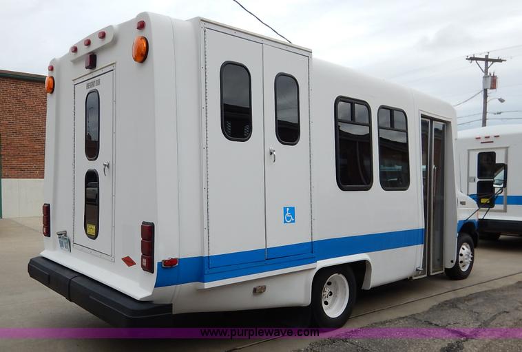 image for item J6374 2004 Ford E350 Super Duty Diamond bus