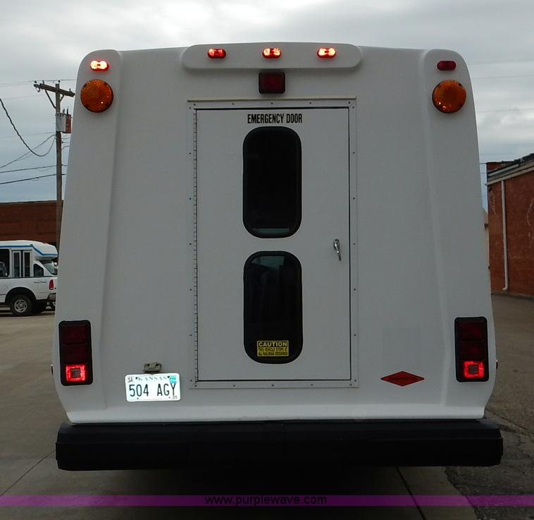 image for item J6374 2004 Ford E350 Super Duty Diamond bus