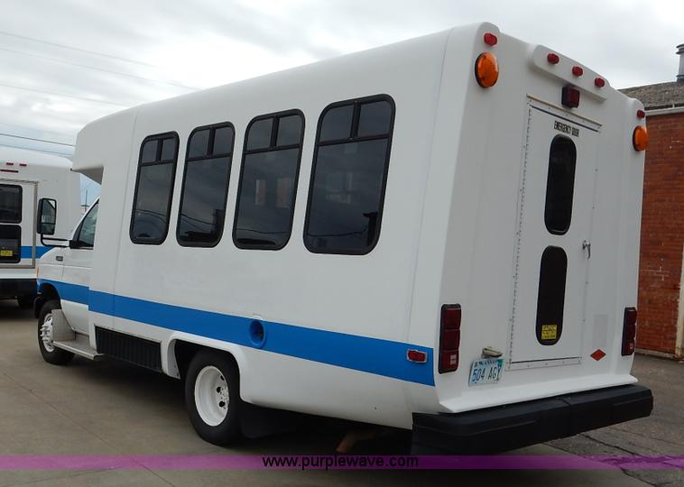 image for item J6374 2004 Ford E350 Super Duty Diamond bus