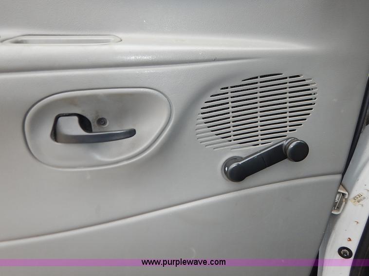 image for item J6374 2004 Ford E350 Super Duty Diamond bus