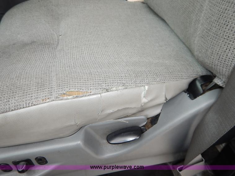 image for item J6374 2004 Ford E350 Super Duty Diamond bus