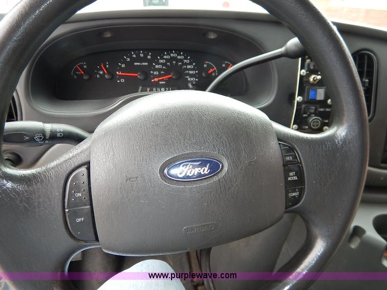 image for item J6374 2004 Ford E350 Super Duty Diamond bus