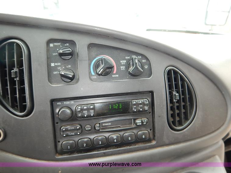 image for item J6374 2004 Ford E350 Super Duty Diamond bus