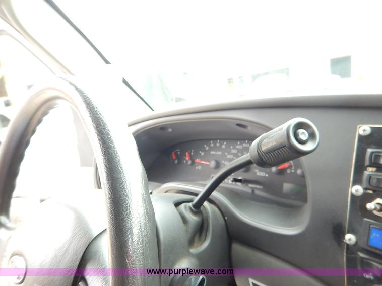 image for item J6374 2004 Ford E350 Super Duty Diamond bus