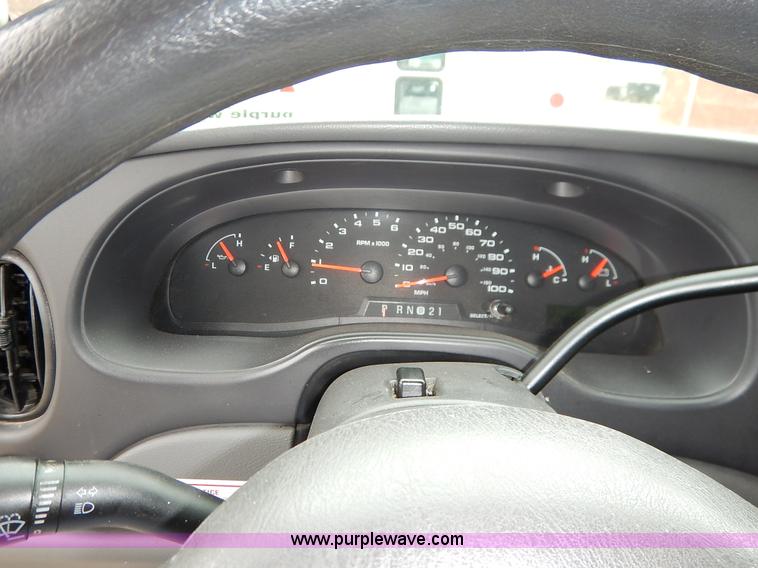 image for item J6374 2004 Ford E350 Super Duty Diamond bus