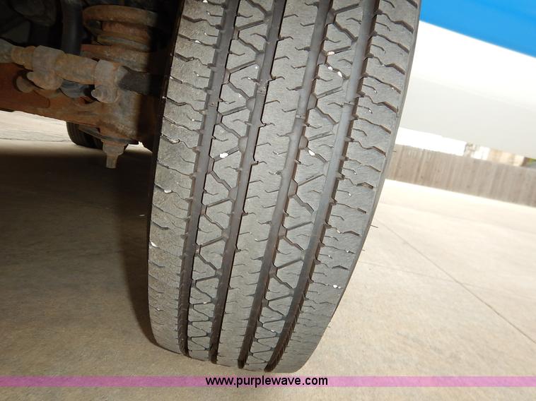 image for item J6374 2004 Ford E350 Super Duty Diamond bus