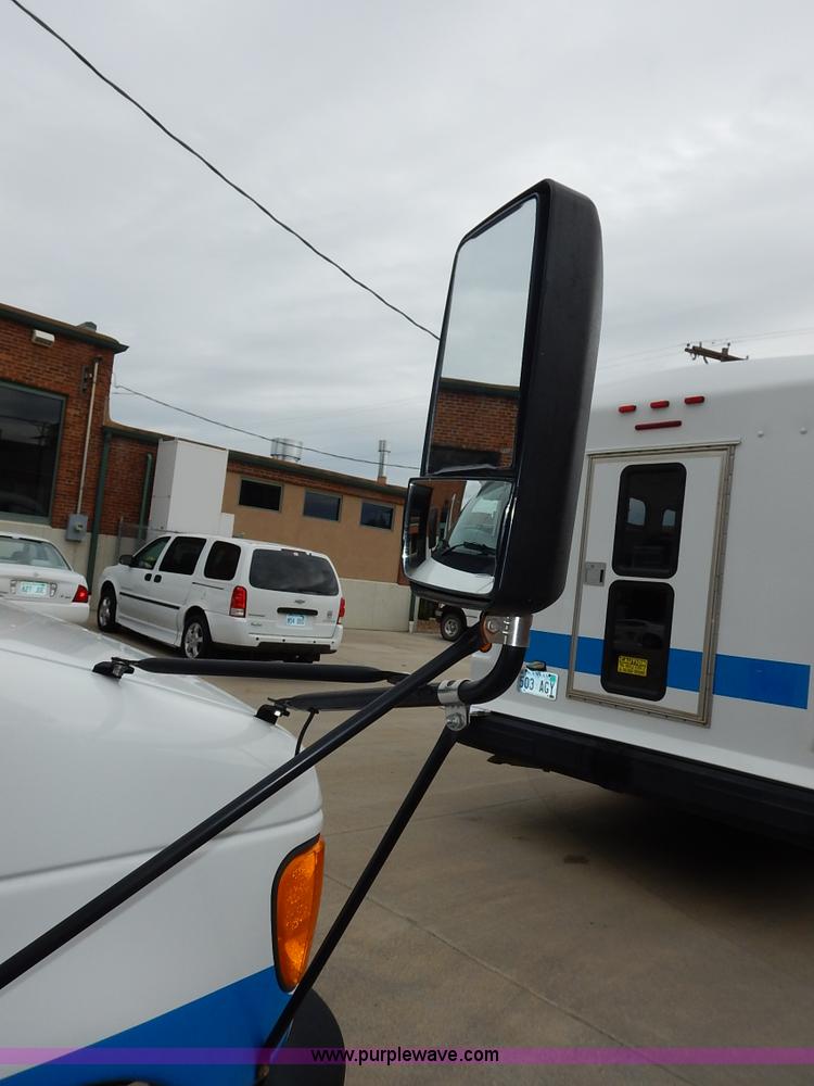 image for item J6374 2004 Ford E350 Super Duty Diamond bus