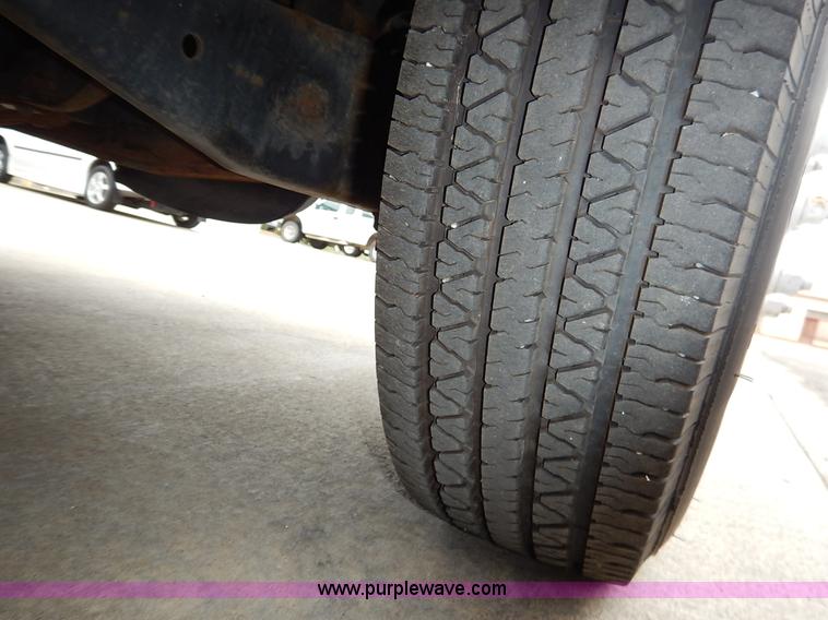 image for item J6374 2004 Ford E350 Super Duty Diamond bus