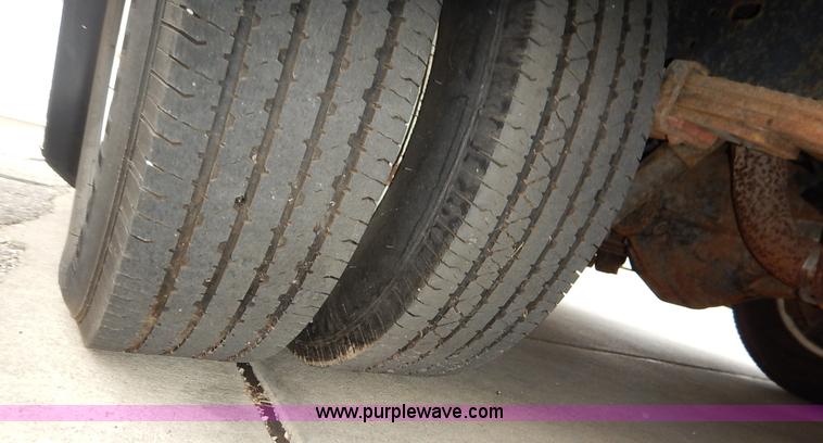 image for item J6374 2004 Ford E350 Super Duty Diamond bus