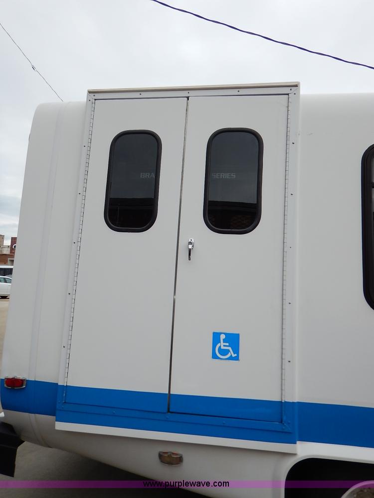 image for item J6374 2004 Ford E350 Super Duty Diamond bus