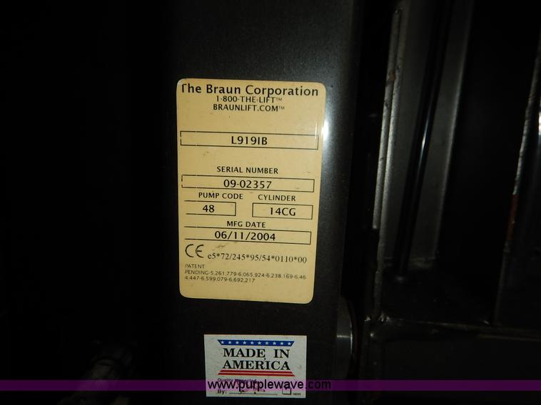 image for item J6374 2004 Ford E350 Super Duty Diamond bus