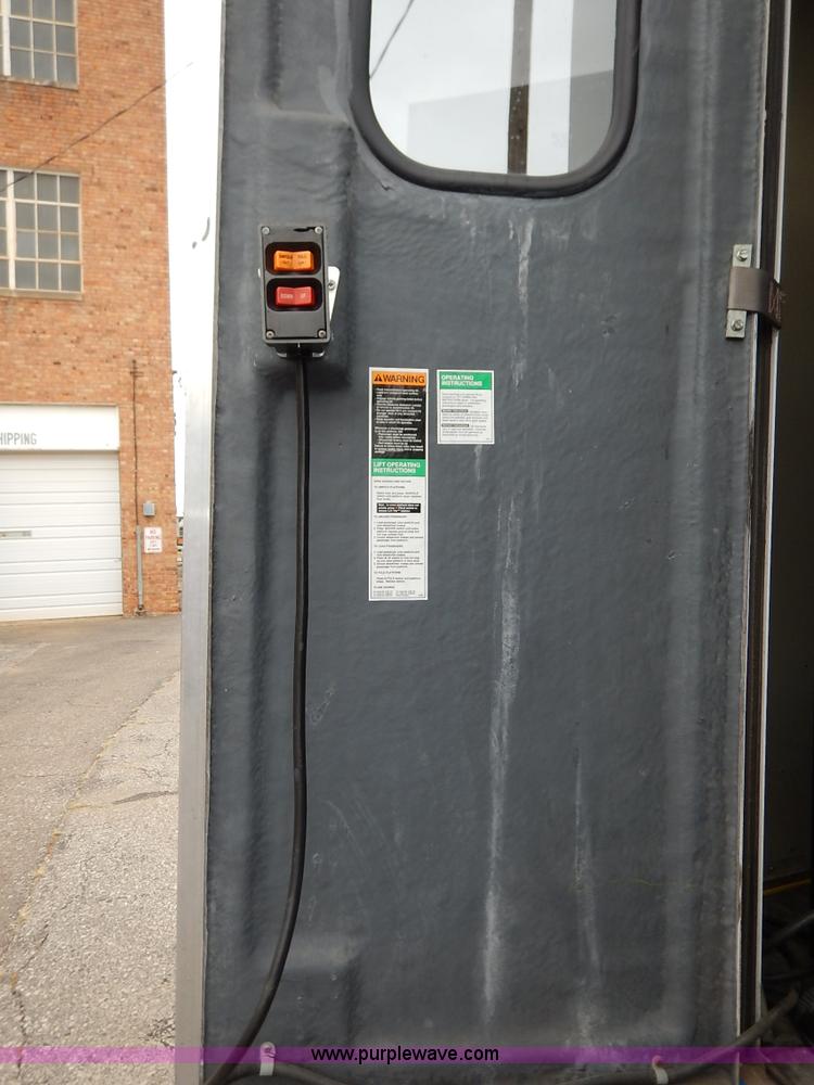 image for item J6374 2004 Ford E350 Super Duty Diamond bus