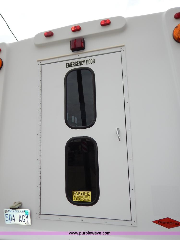 image for item J6374 2004 Ford E350 Super Duty Diamond bus