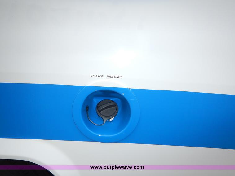 image for item J6374 2004 Ford E350 Super Duty Diamond bus