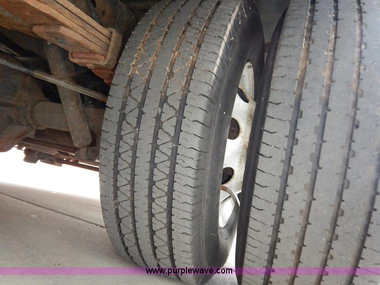 image for item J6374 2004 Ford E350 Super Duty Diamond bus